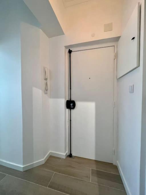 Appartamento Apartamento Muito Central - 300 Metros Da Praia Costa da Caparica Esterno foto